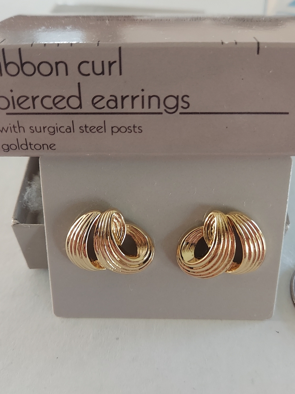 Vintagwle Avon Goldtone Ribbon Curl Stud Earrings